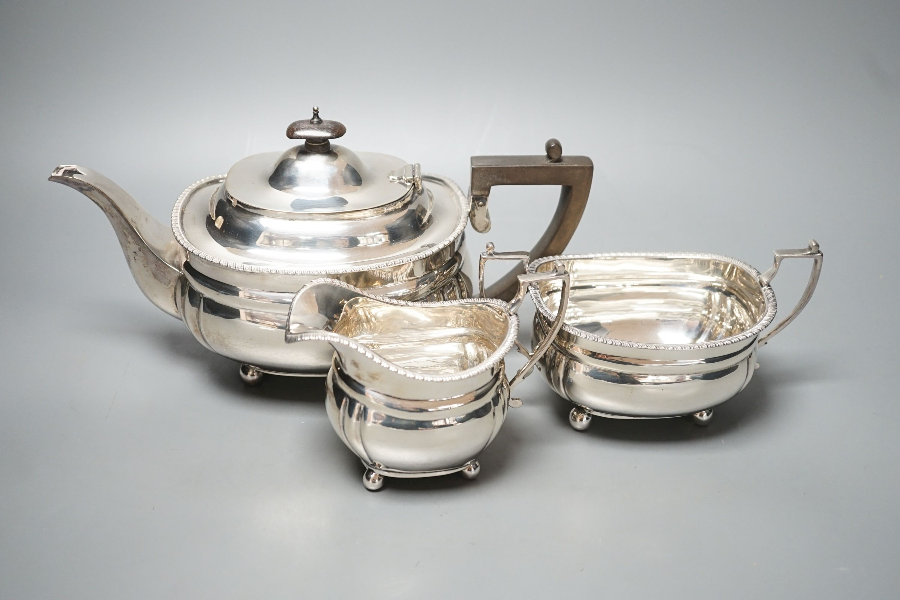 A George V silver three piece tea set, Charles Stuart Harris & Son Ltd, London, 1917, gross 28oz.